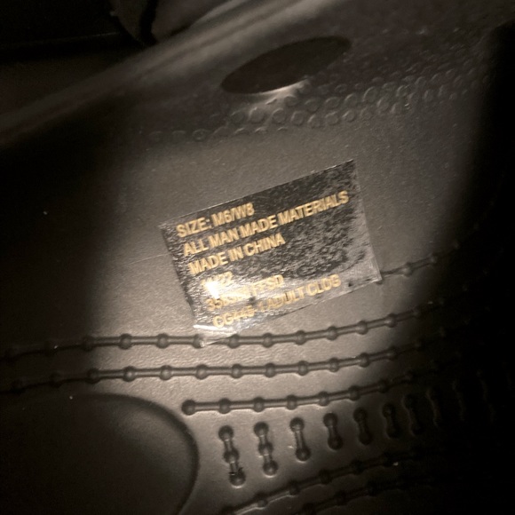 Free with purchase of three items Black " Croc " clogs NWT Womens size 8 - Picture 3 of 6